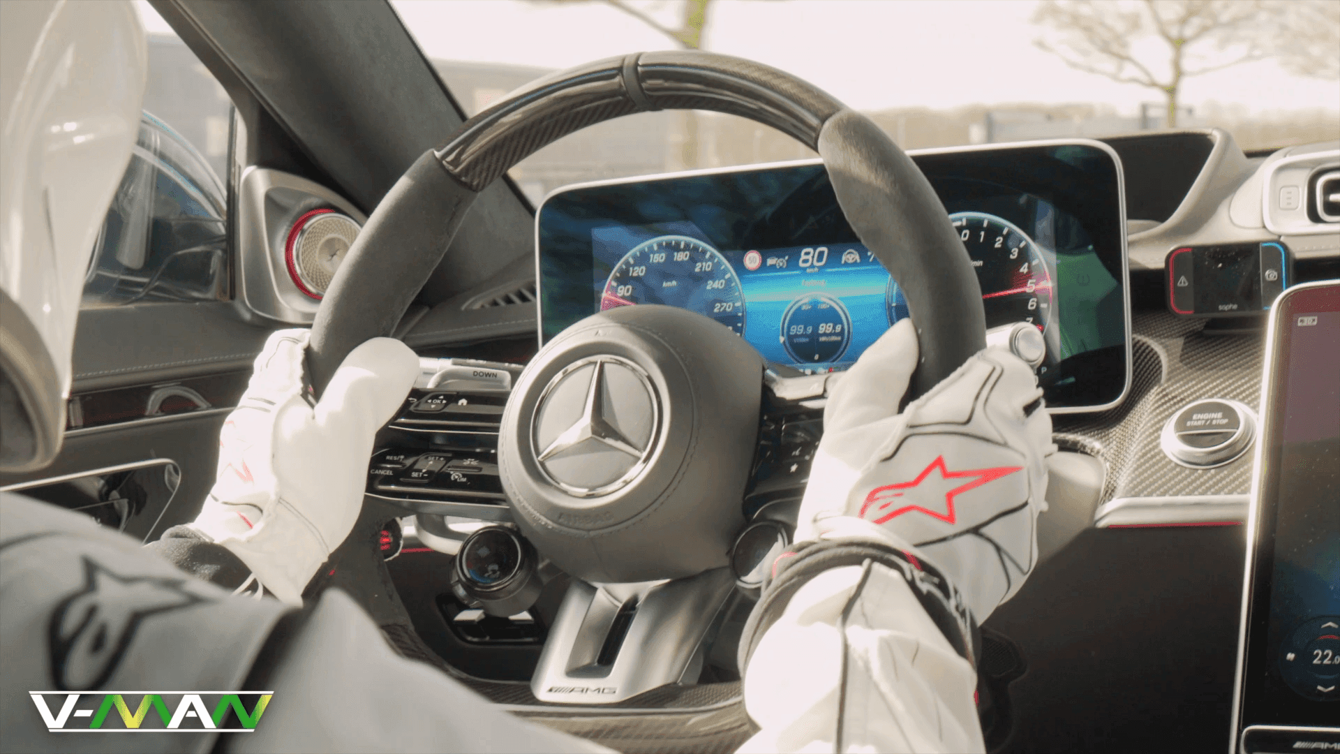 Mercedes-interiør fra V-man-konceptet — distribueret på dansk og tysk
